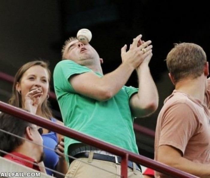 Funnyfailpics-nice_Catch_Man.jpg