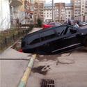 Funnyfailpics-sink Hole Truck